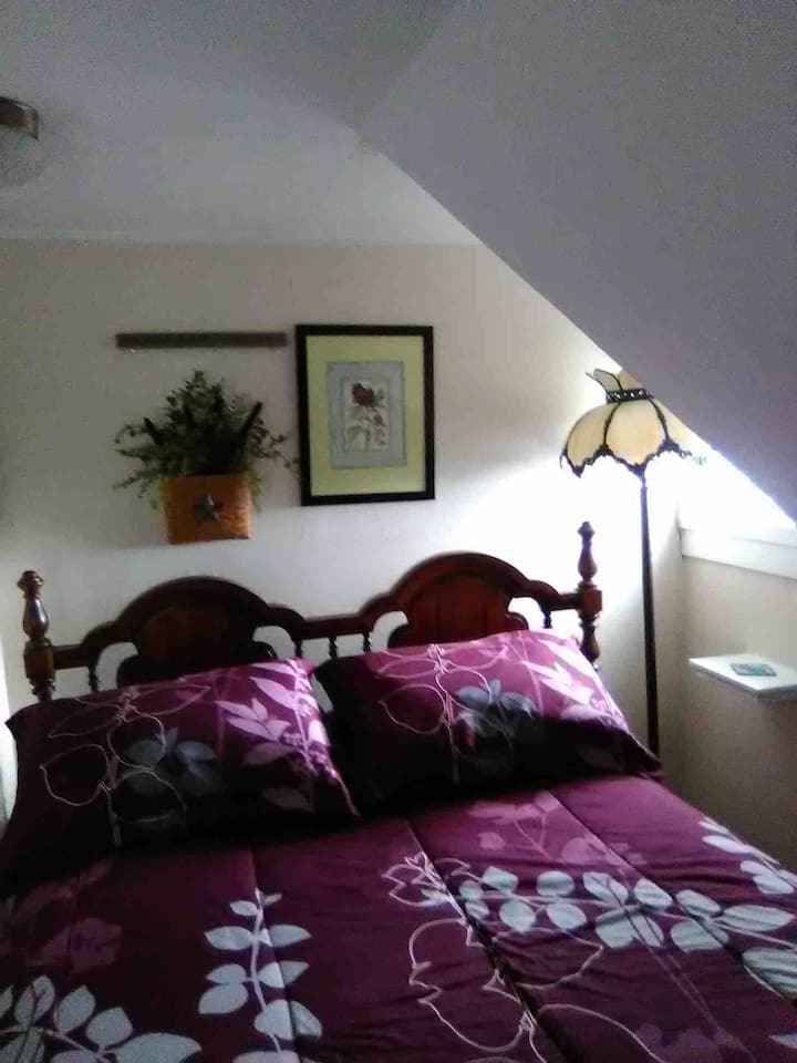 Მთავარი საძინებელი (საზიარო სააბაზანოთი)