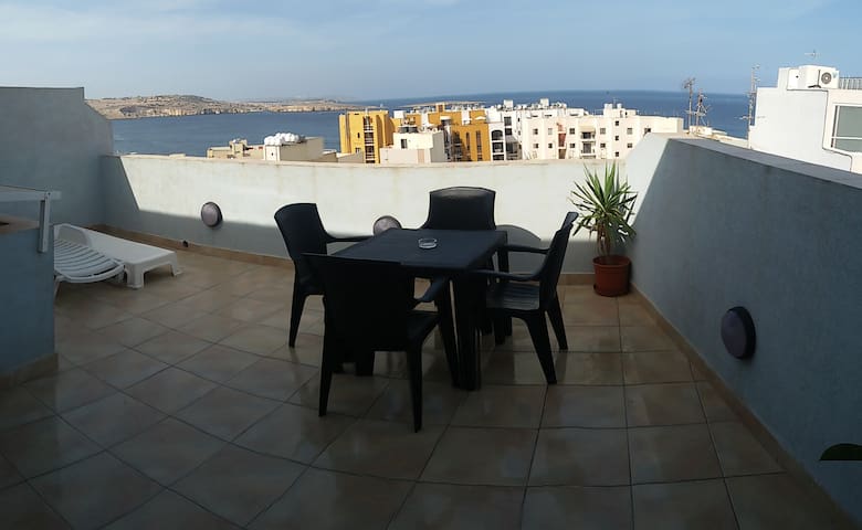 Seaview Penthouse-wifi(OFFER Nov-Mar stay 7 pay 6)