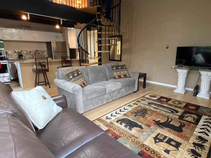 Breck Condo W/ Loft, Walk To Ski Lifts And Main St - Breckenridge, CO