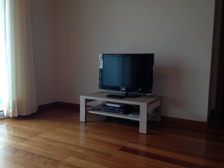 TV CABLE AND WIFI