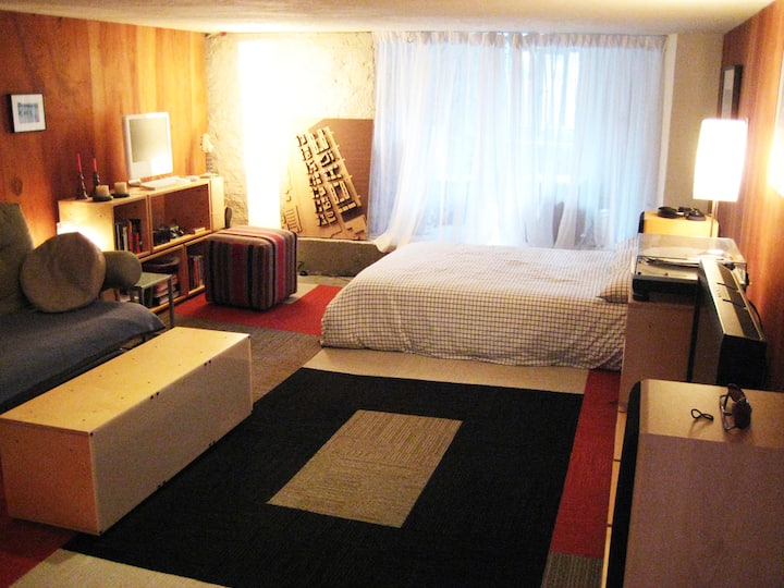 Nanny Suite - Open Space View Towards Bed