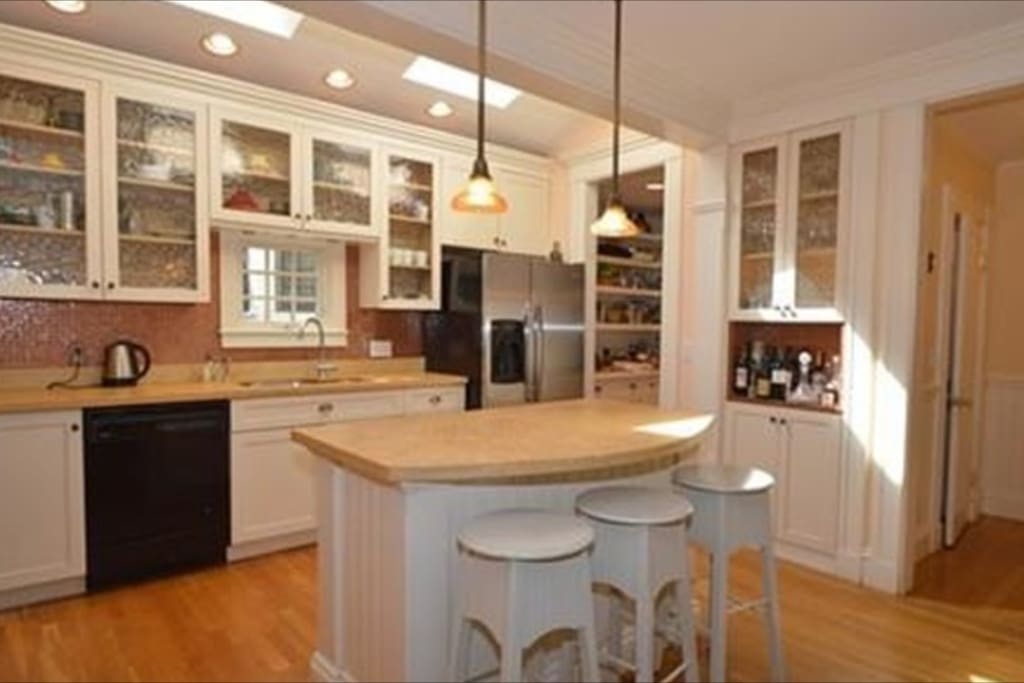 Large eat-in kitchen.