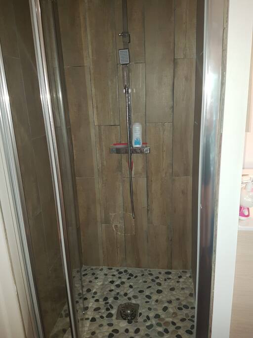 DOUCHE PRIVE