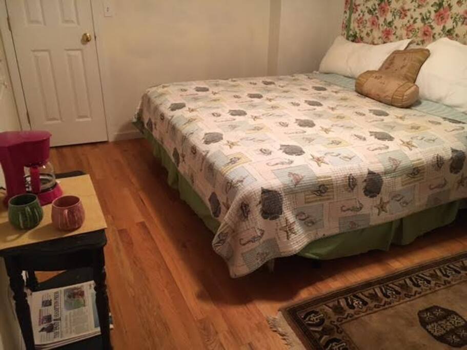 Bedroom - closed closet door