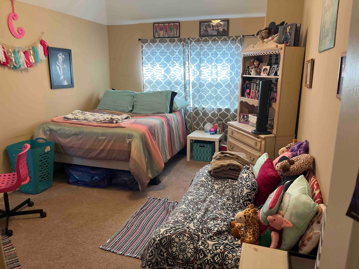 Брачен кревет (широк 150-179 см) и футон