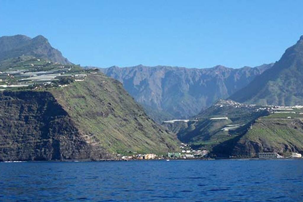 El Puerto de Tazacorte desde el mar