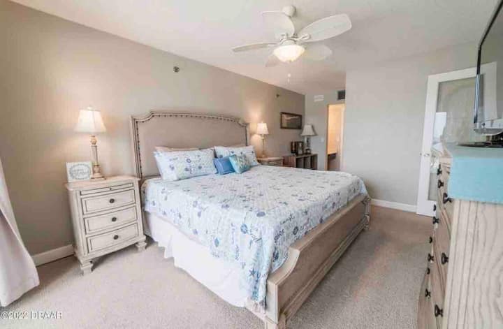 Спалня, в която можете да се отпуснете през нощта