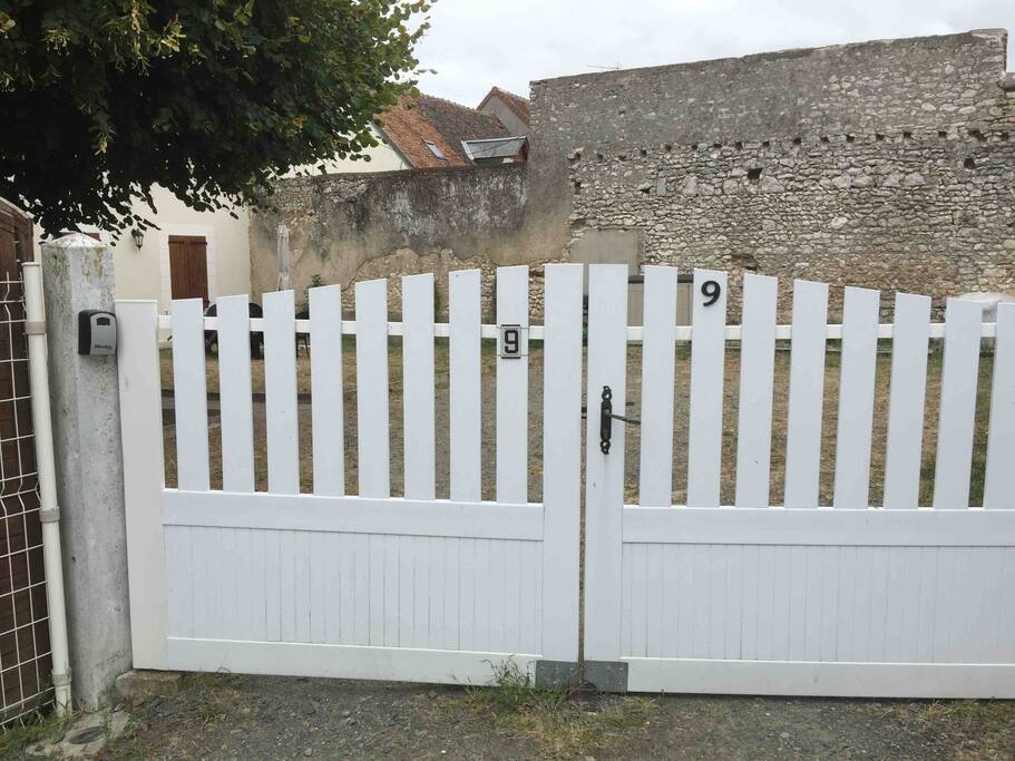 Entrée du gîte avec boîte à clé
