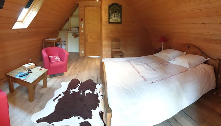 Spavaća soba 3 u kući koja je povezana s glavnom kućom
160 x 200 kreveta
Klima-uređaj TV 
 