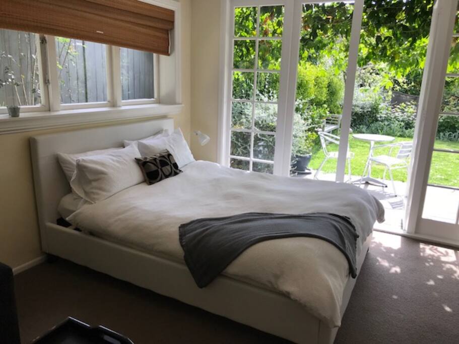 Enjoy a great sleep with very comfortable new queen sized slat bed with 500 threadcount sheets, feather duvet, memory foam and down pillows