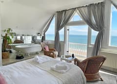 Beach+front+in+the+cliff+%28with+parking%29+-+Ramsgate