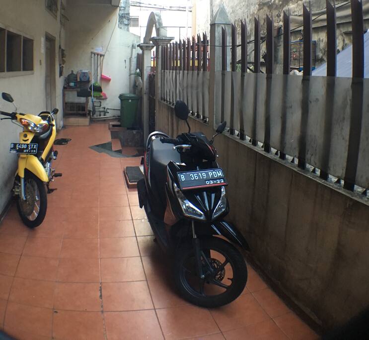 Parkir motor / parking lot