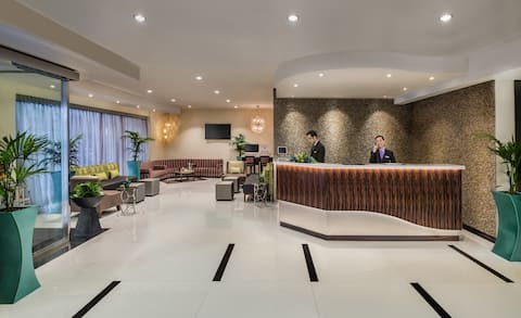 Popular Airbnb listing: Savoy Crest Hotel Studio Apartment Studio Ref 103 in Mankhool