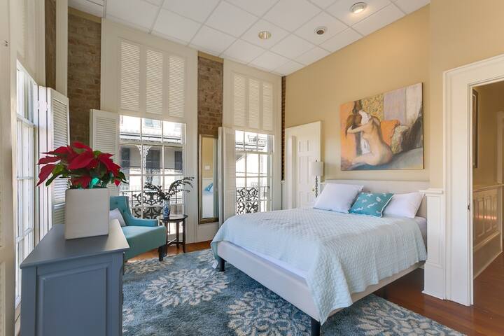 The Royal Elysian – Entire Marigny Guesthouse gallery image 2