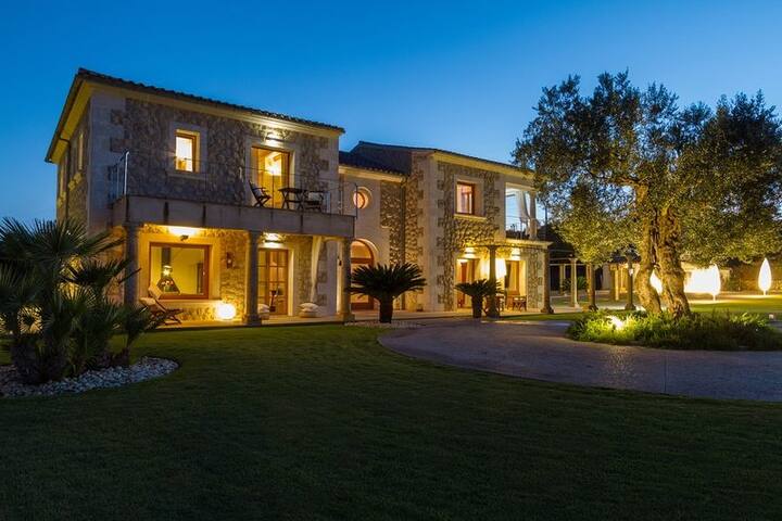 LUXURY VILLA PORTAL DE TRAMUNTANA gallery image 2