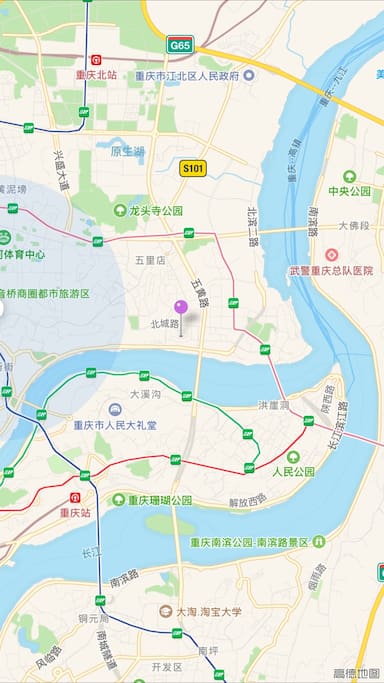 我们的房子在重庆的中心城区(图钉处),江对面就是解放碑。