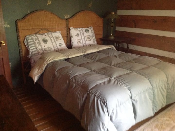 Hilltop Hide A Way Log home Cabins for Rent in Richmond, Indiana