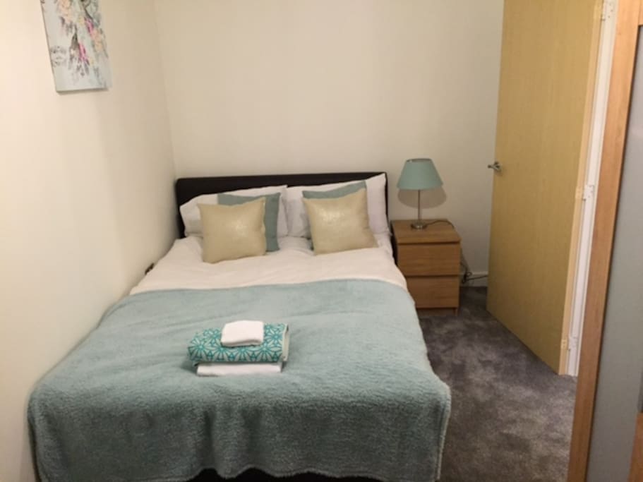 Fully furnished 2nddouble bedroom with wardrobe and chest of drawers