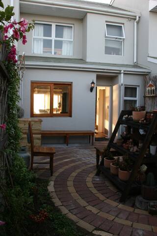 THE LAGOON HOUSE gallery image 3