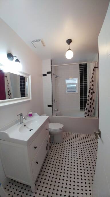 Shared bathroom on the 1st floor