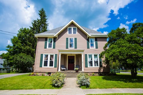 3-Bedroom Home - Perfect Hamilton Village Location