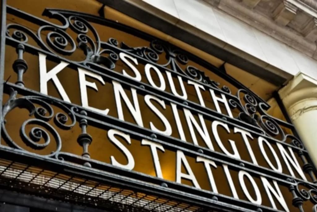 The South Kensington station is one of the most visited station given its super central positionning in central London and surrounding attractions