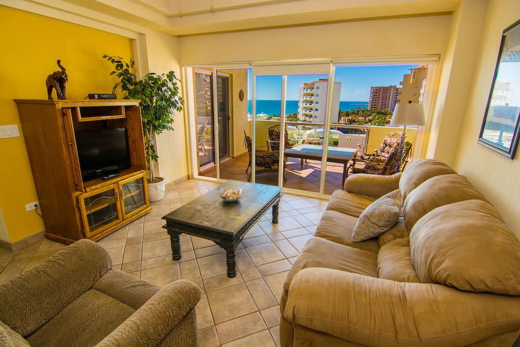 Couch,Furniture,Bed,Bedroom,Entertainment Center