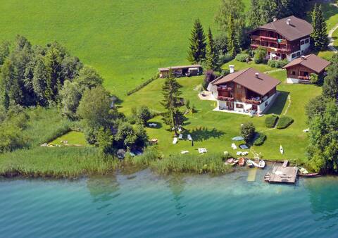 Single chalet: Detached bungalow right on the lake