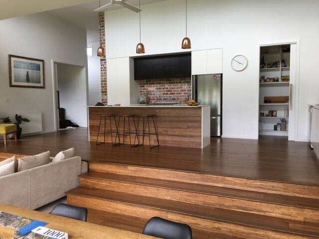 Modern large 4 bedroom home, Port Fairy (updated) gallery image 2