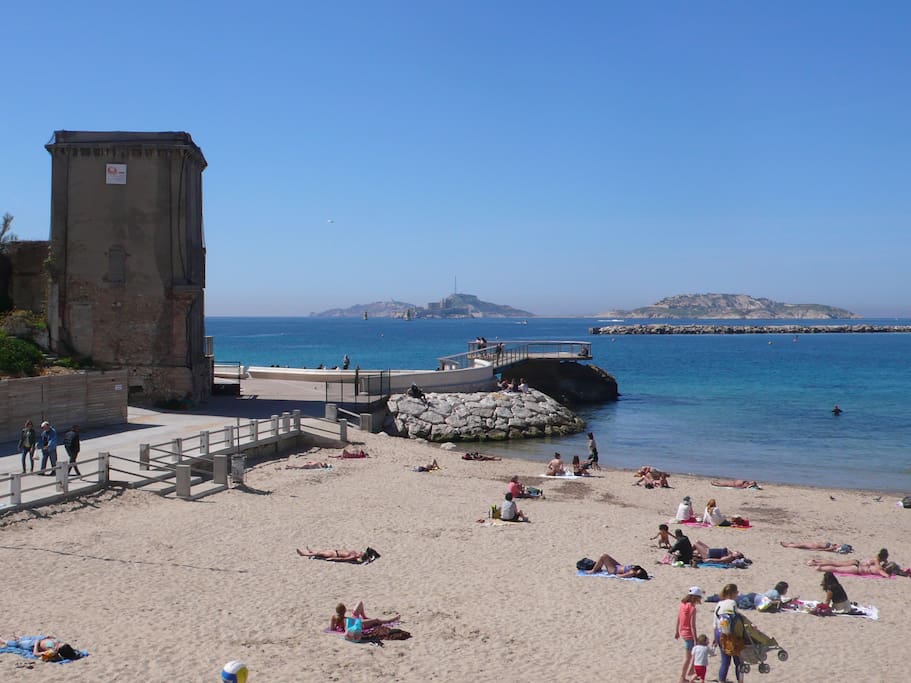 Vue sur les Iles du Frioul et château d'If