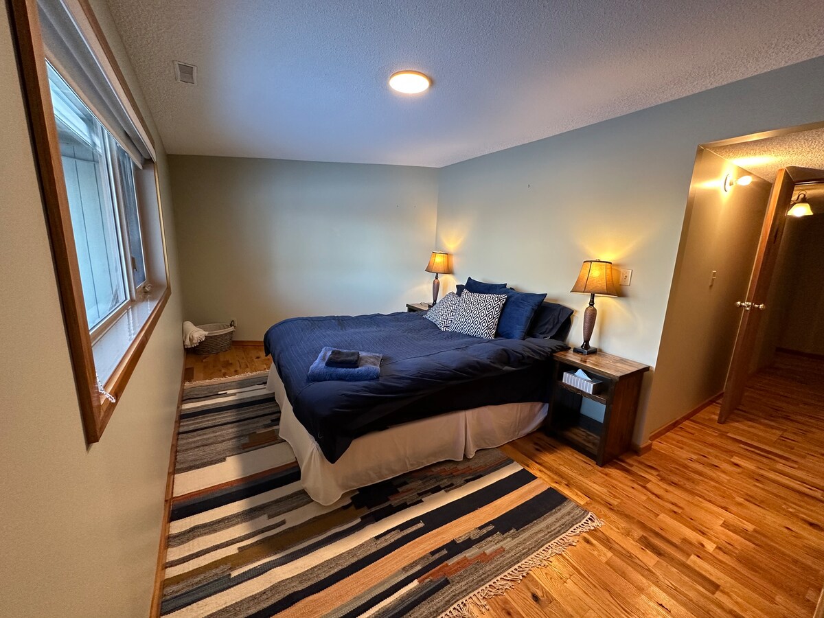 חדר שינה מס '3
(מיטת קווין סייז אחת) 