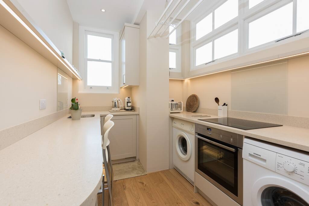 Kitchenette with washer/dryer