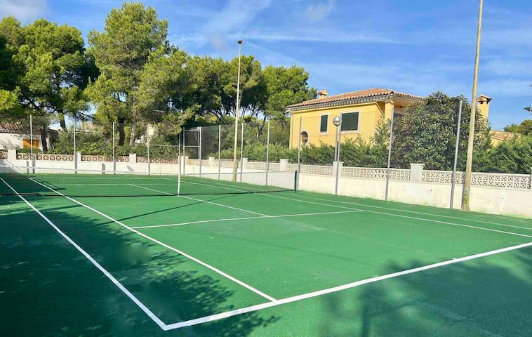 5 Bed Villa Large Pool Tennis Crt Tropical Gardens gallery image 4