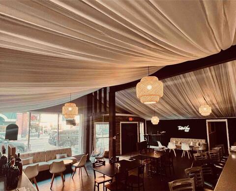 Twisted Vine Winery (4bedroom)
Wine | Dine | Stay