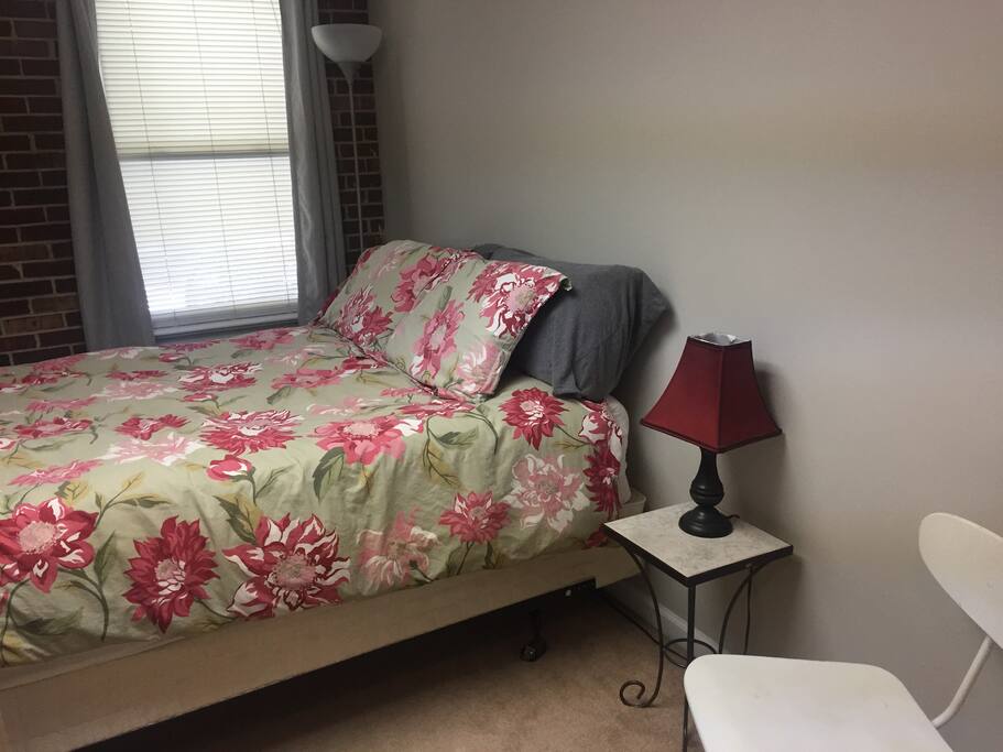 2nd bedroom