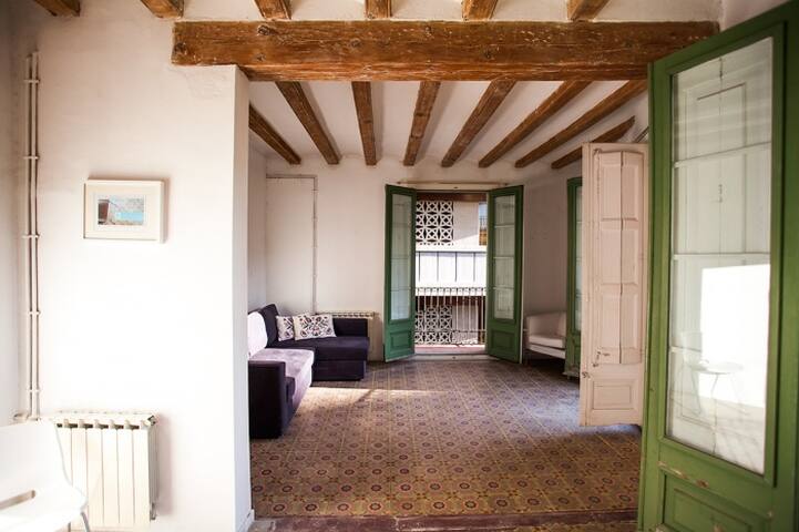 Large Apartment in La Rambla gallery image 2