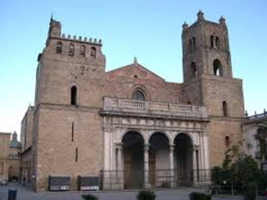 Il Duomo di Monreale (200 mt.)