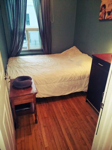 petite chambre sur le playeau mont royal