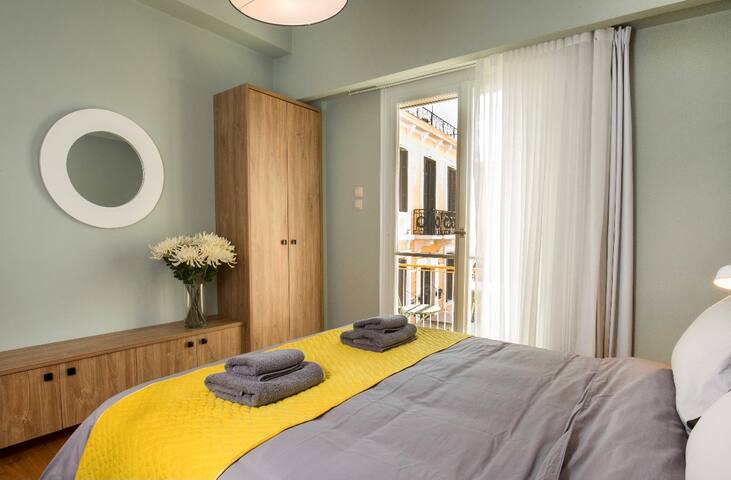 A COZY APARTMENT HUGGING THE ACROPOLIS HILL gallery image 3