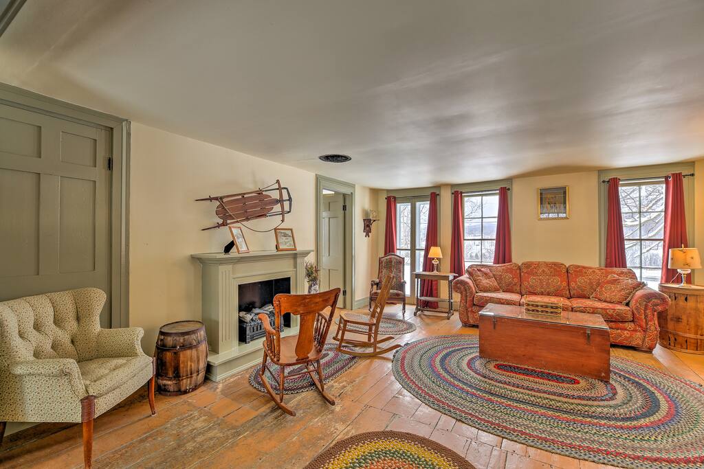 This 4,000-square-foot interior comfortably sleeps 8.