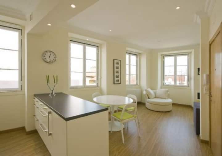 4 seated dining table in the dining space between the kitchen and the living room