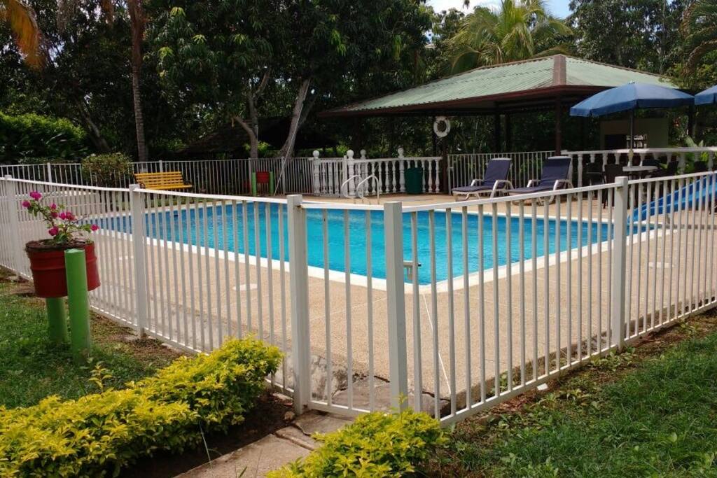 Piscina encerramiento