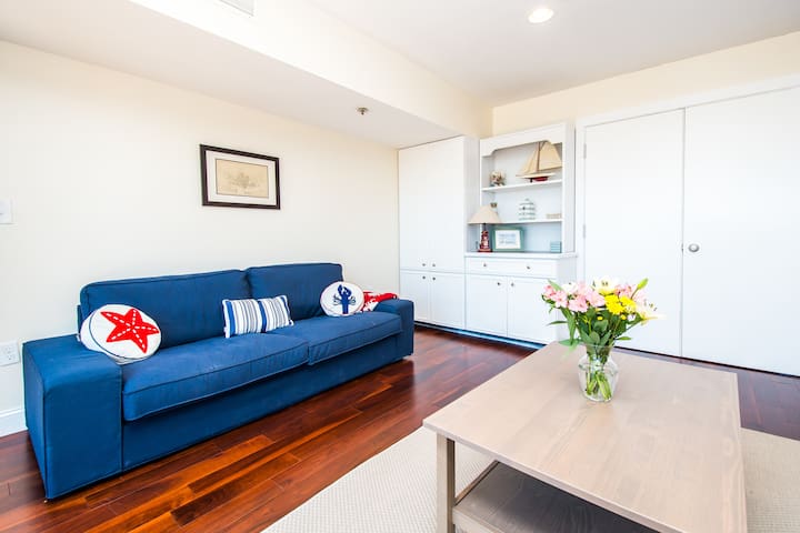 Luxury Newport Harbor Condo with Waterfront View gallery image 4