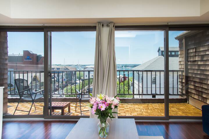 Luxury Newport Harbor Condo with Waterfront View gallery image 2