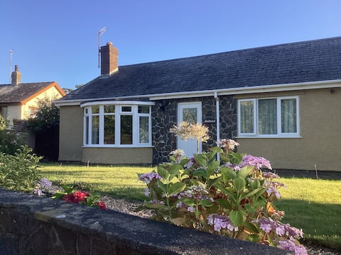 Snowdonia coastal bungalow, sleeps 6, 3 bedrooms.