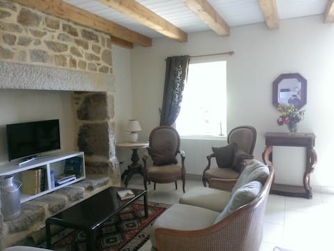 Popular Airbnb listing: Penty between the sea and the countryside. in Plouhinec
