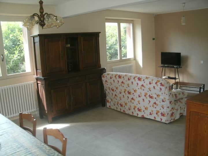 Სასადილო ოთახი, მისაღები ოთახი