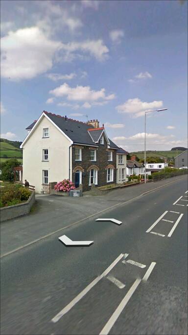 Street view pic. There is a newer purple brick wall along the pavement now.