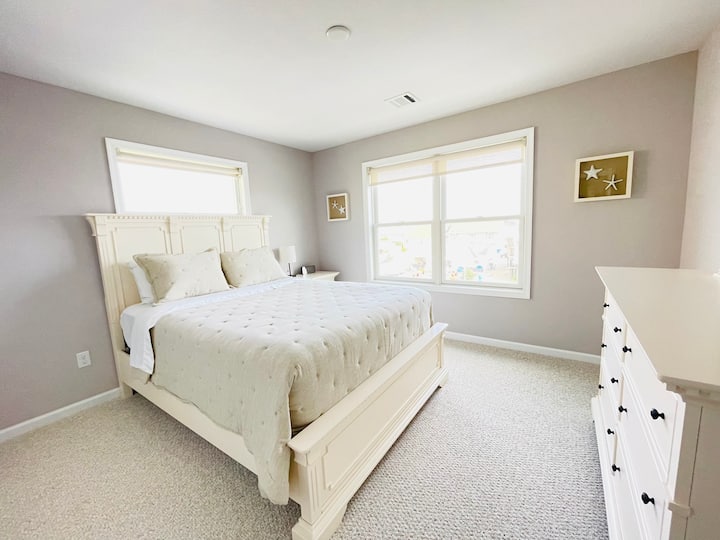 Queen Bedroom