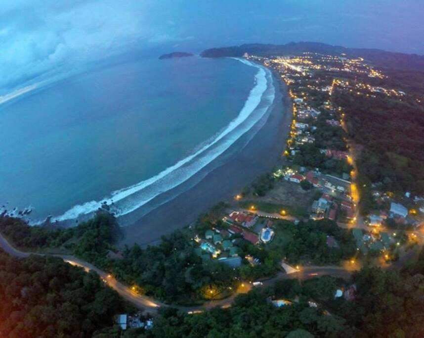 Jaco Beach aereo, el paraiso de surf..
